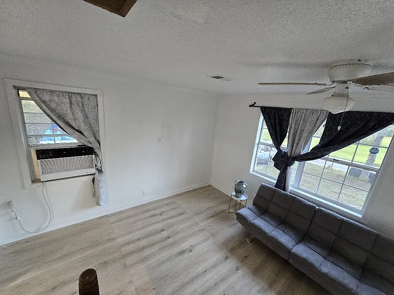 629 W Watson St — Photo 82