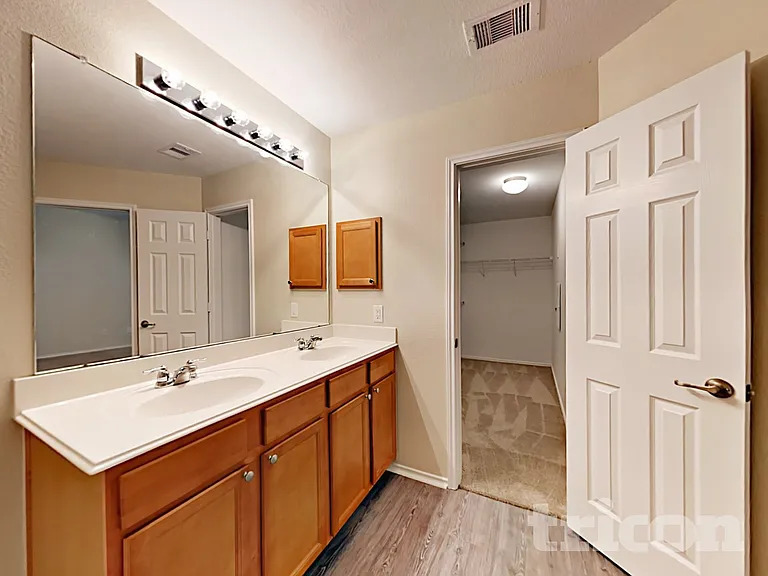 10338 Whisper Bluff Dr — Photo 22