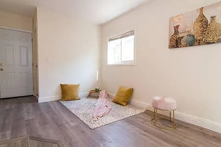 516 Clifton Ave — Photo 9