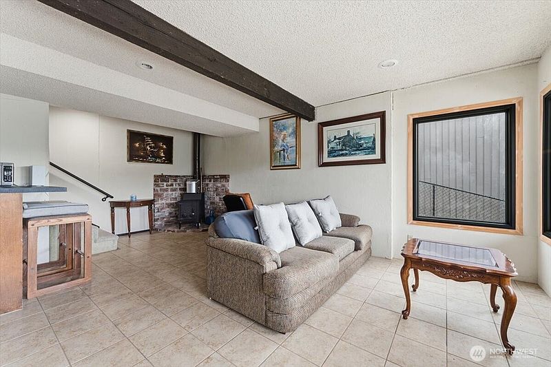 4th image of 820 W Golf Course Drive