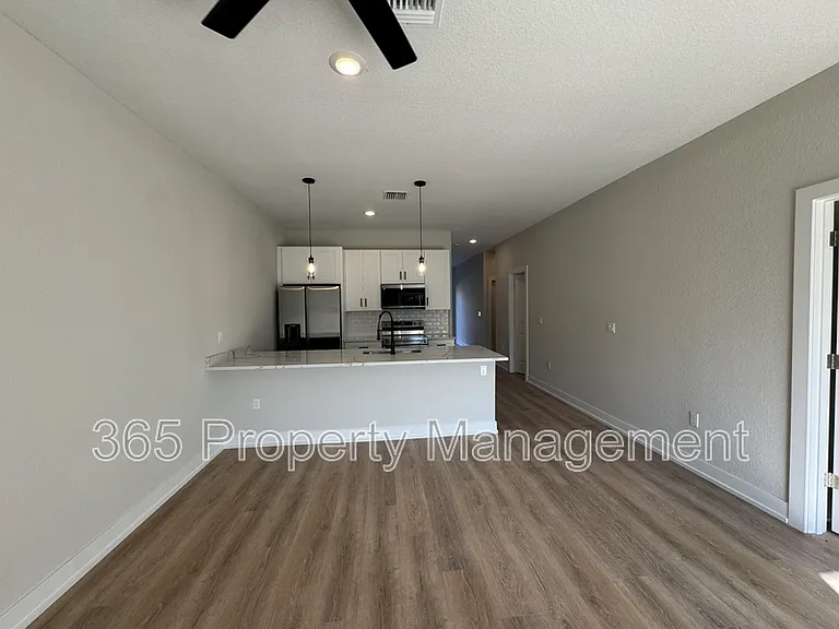 2020 Dorion St — Photo 6