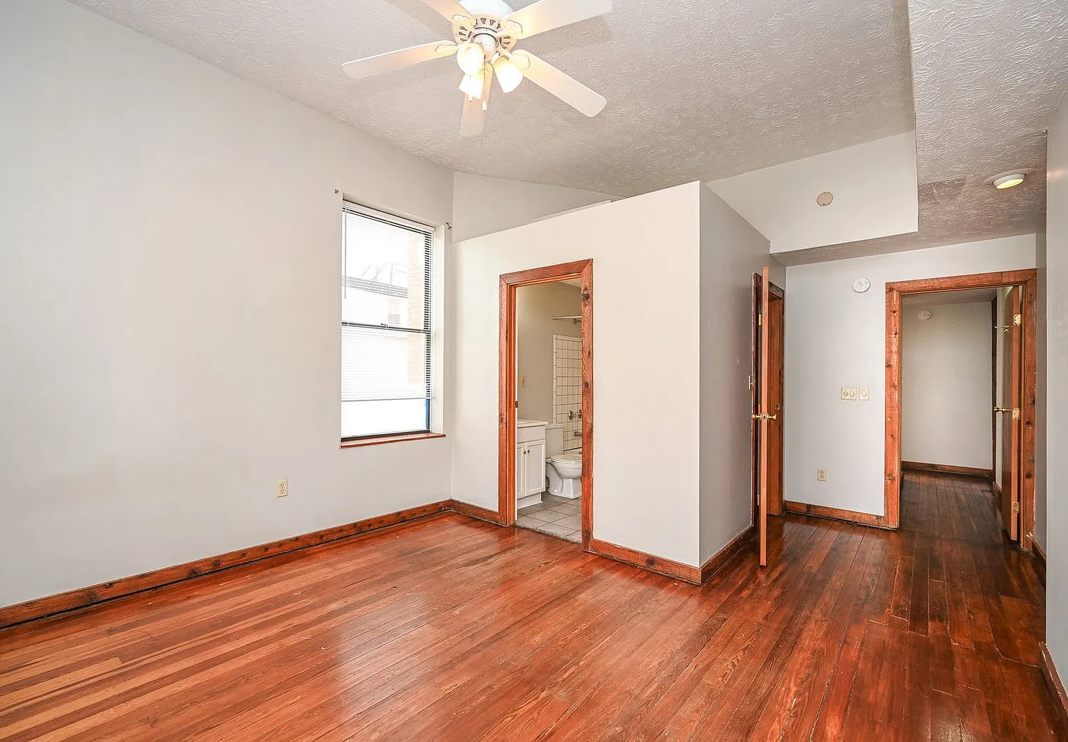 3207 Vine St — Photo 4