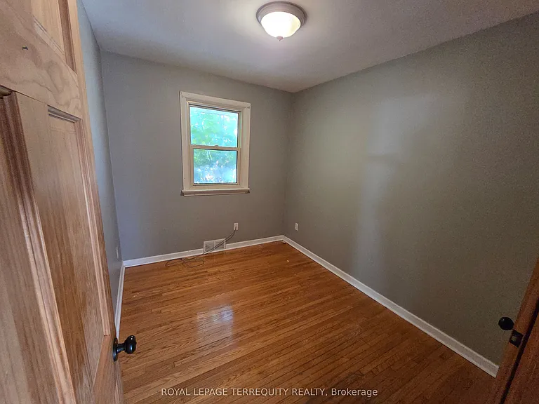 319 Hillcroft St #MAIN — Photo 8