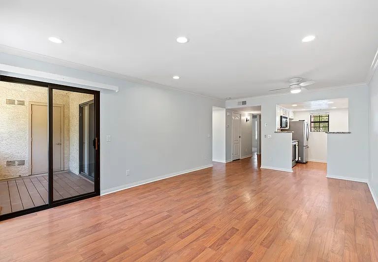 12059 Alta Carmel Ct — Photo 8