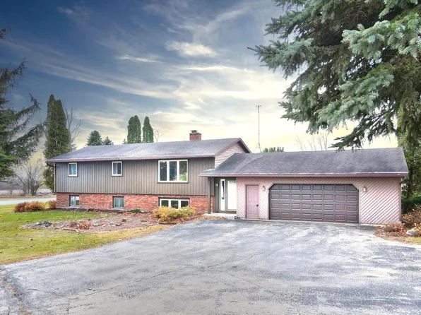 W5705 Woodland ROAD, Plymouth, WI 53073