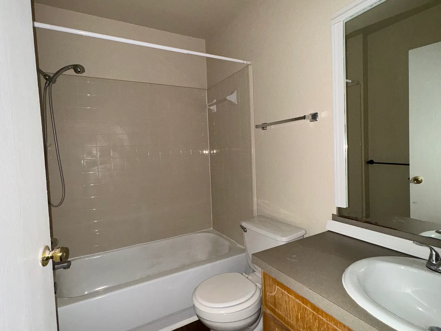 3 bed, 1100 sqft, $1,150 — Photo 4