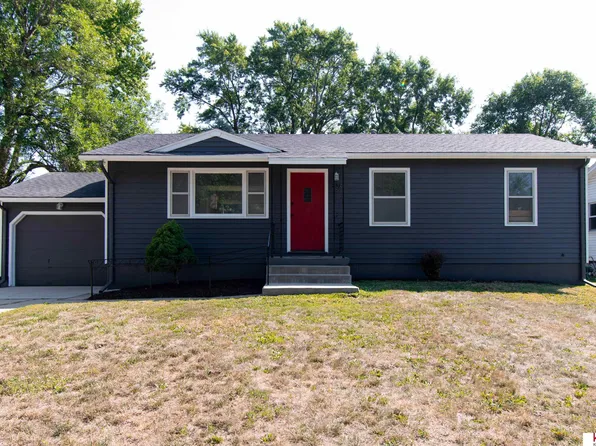 235 S 111th St, Omaha, NE 68154