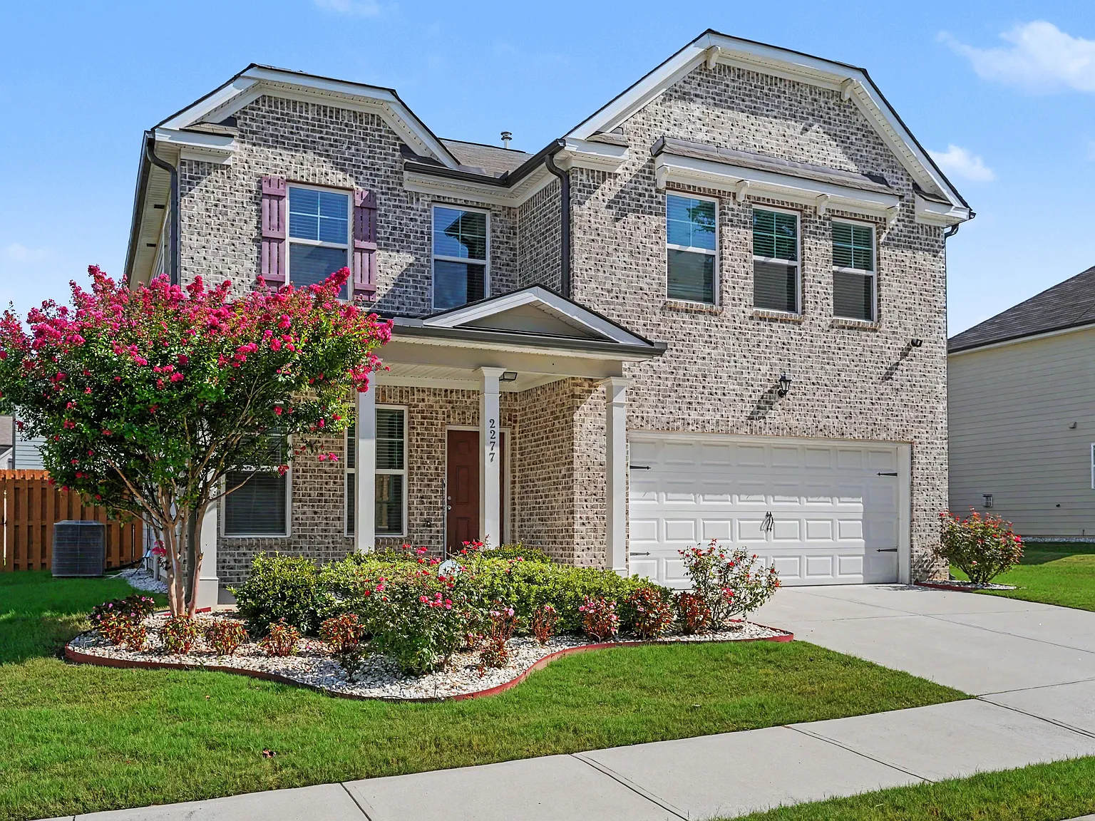 3 bed, 2.5 bath, 2668 sqft, $2,500 — Photo 2