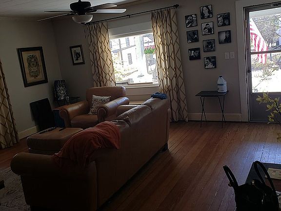 4th image of 166 McGill Ave NW