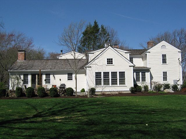 2nd image of 112 Ash St