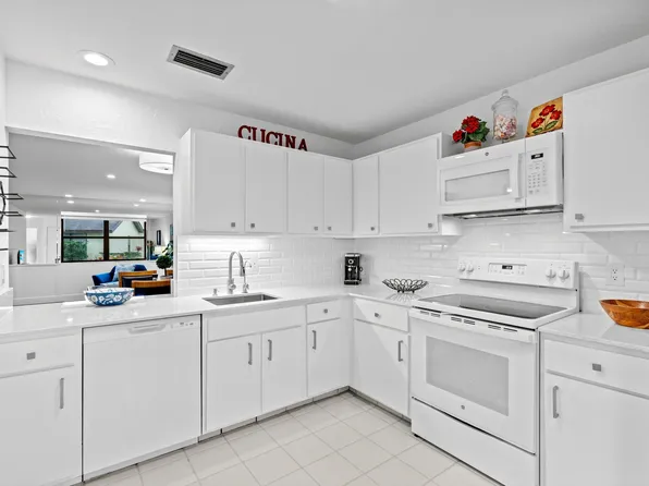 123 Manchineel Court, Royal Palm Beach, FL 33411