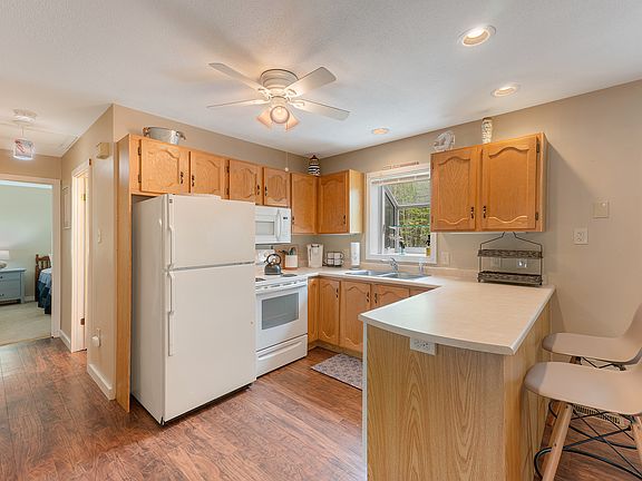 5th image of 24 Dean Rd