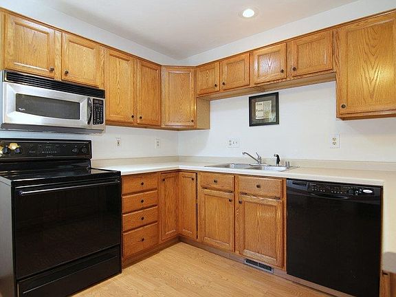 2nd image of 2359 Essex Dr