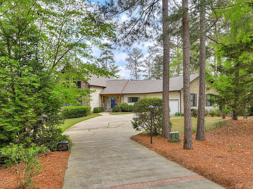 1st image of 207 Rosewood Lane