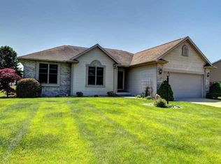 22430 Stonebridge Dr, Elkhart, IN 46514