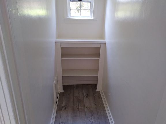 5th image of 5911 1/2 S Wilton Pl