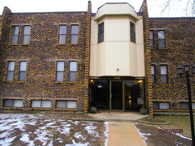 1st image of 2218 Country Club Dr APT 4