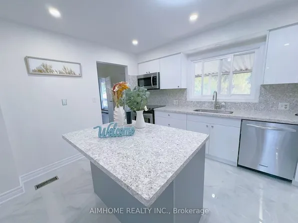 151 Riveredge Dr, Georgina, ON L4P 2P4