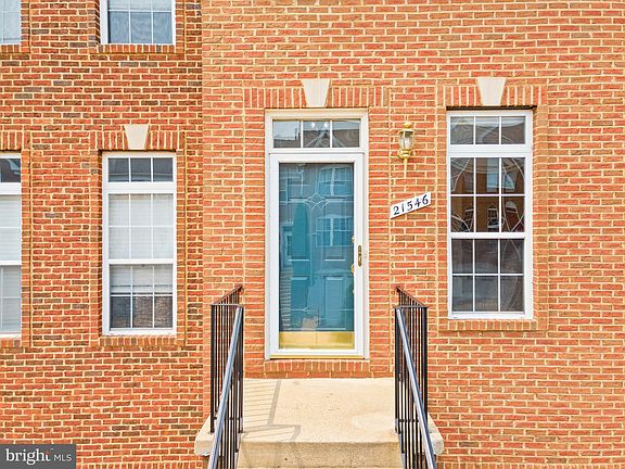 3rd image of 21546 Trowbridge Sq