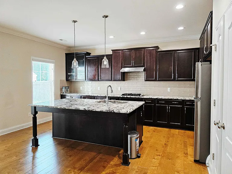 5790 Highland Grove Dr — Photo 6