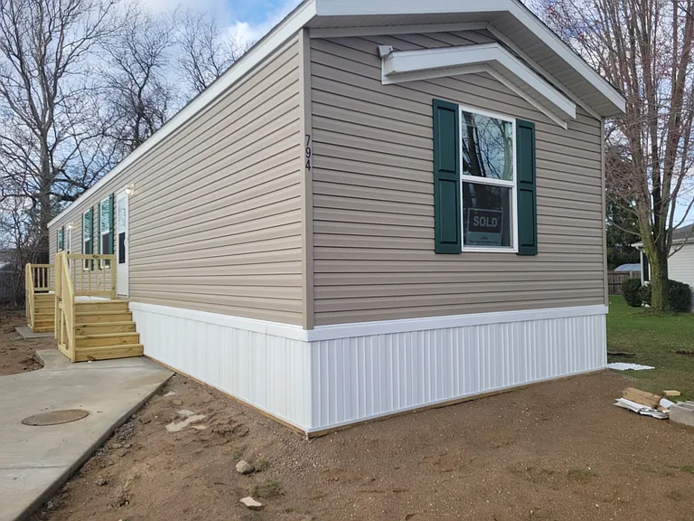 277 Lakeside Dr #12 — Photo 2
