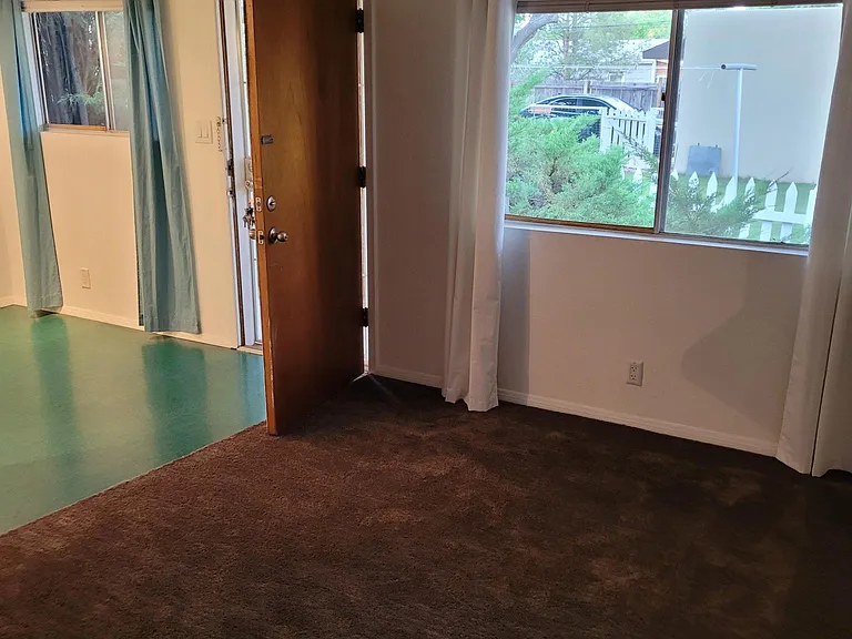 405 Columbia Dr SE #C — Photo 3