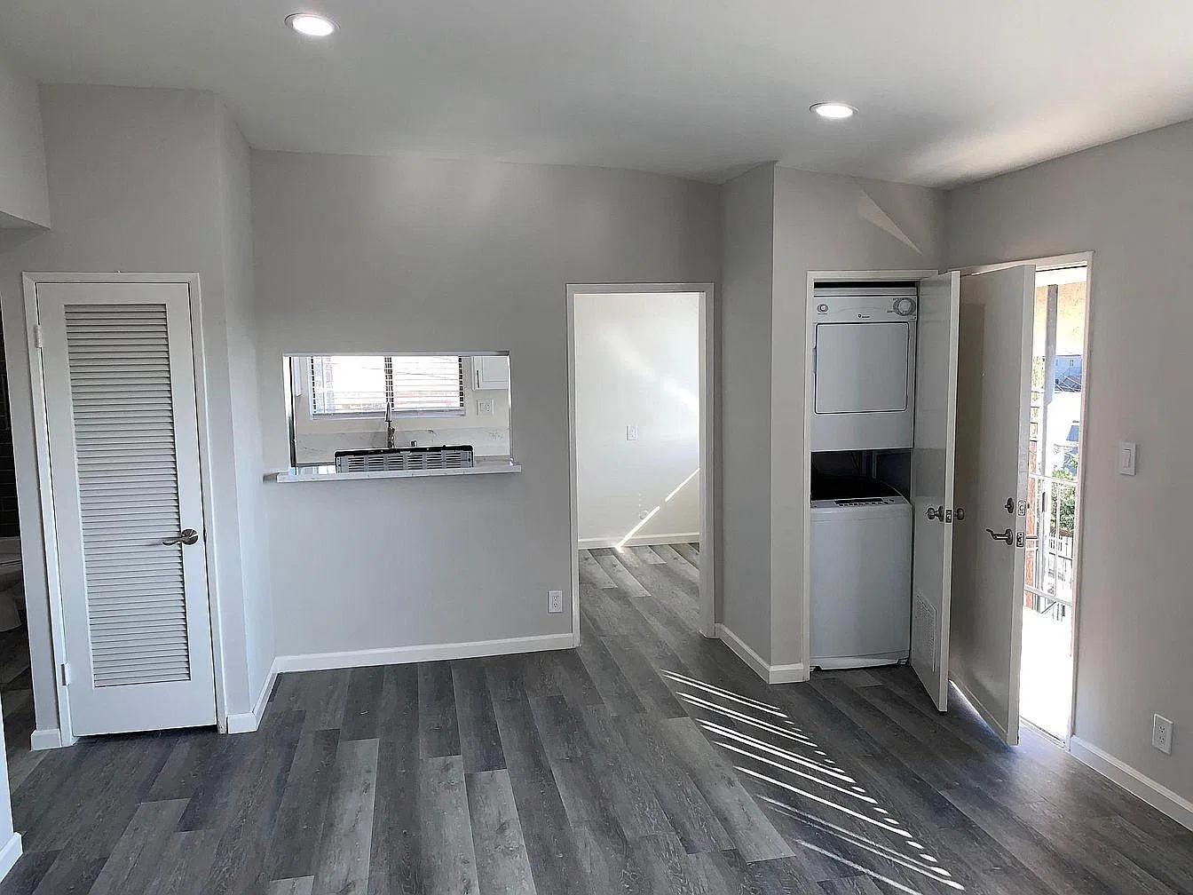 1633 Micheltorena St — Photo 2