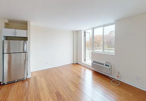 4th image of 82-76 116th St #802