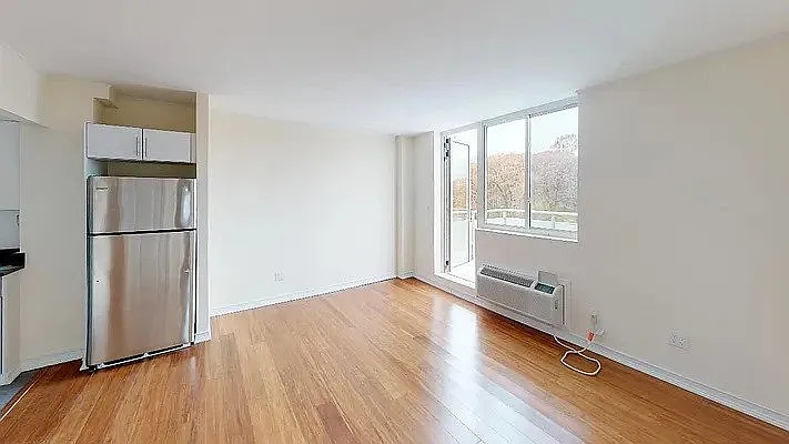 82-76 116th St #801 — Photo 3