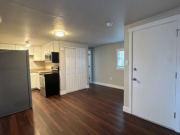 5th image of 410 NW Newport Ave #558b4be52