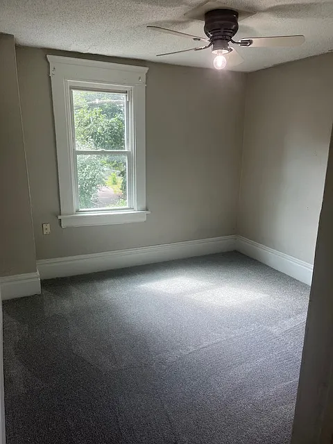 5 bed, $1,400 — Photo 4