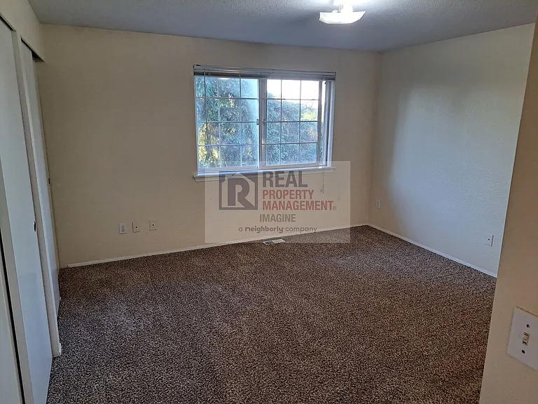 15323 Berry Valley Dr SE — Photo 16