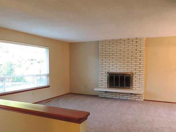 2nd image of 16427 NE 107th Pl