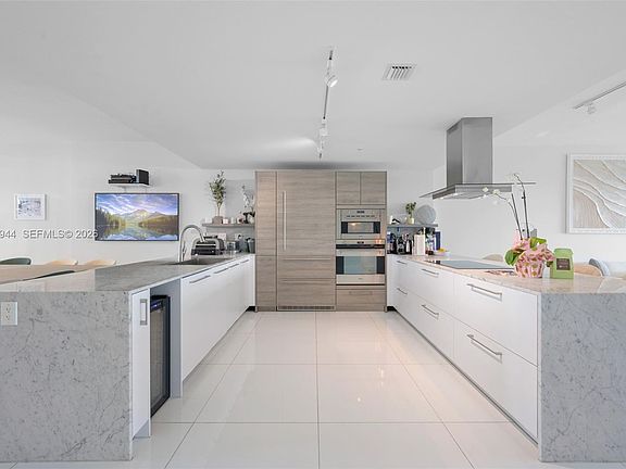 4th image of 400 Sunny Isles Blvd #2004