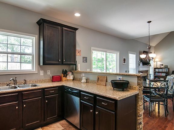 5th image of 7610 Leverette Dr
