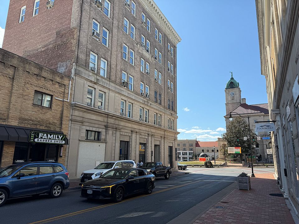 1st image of 31 E Market St