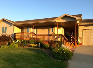 1963 4th St W, Dickinson, ND 58601