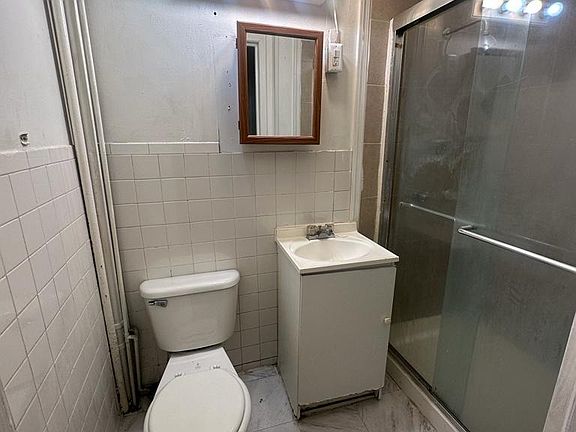 3rd image of 578 Bramhall Ave