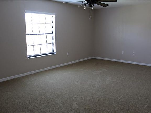 4th image of 967 Springs Landing Dr