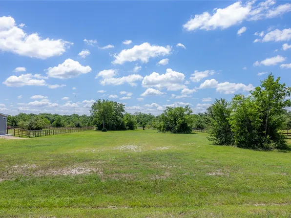 6848 Atakapan Trl, Bedias, TX 77831