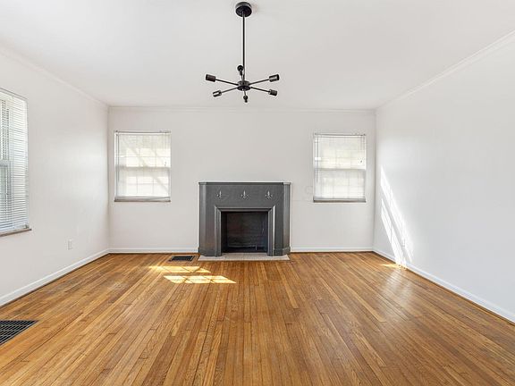 3rd image of 1147 S Cassingham Rd APT B