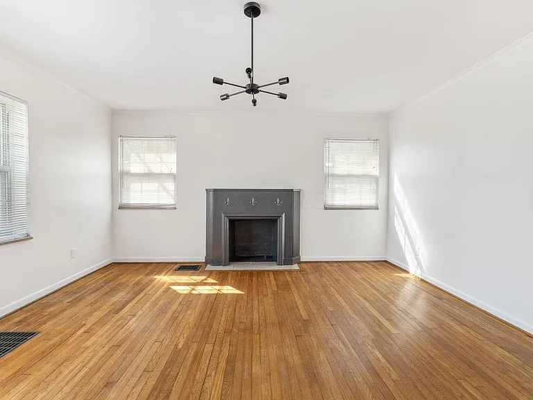 1147 S Cassingham Rd #B — Photo 3