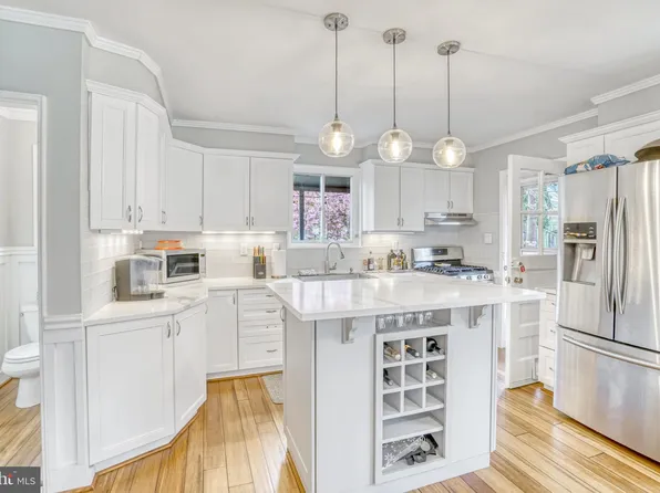 113 E Taylor Run Pkwy, Alexandria, VA 22314