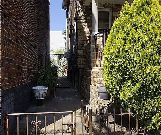 Side entrance to backyard 