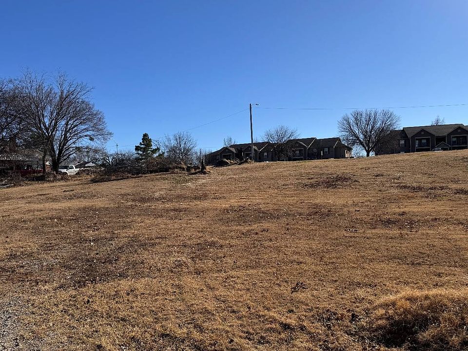 2nd image of 607 W Carl Albert Pkwy