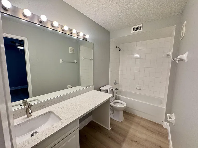 2623 Fan Palm Dr #B — Photo 6