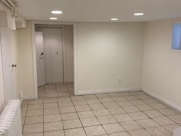 541 Palmerston Blvd #3, Toronto, ON M6G 2P4