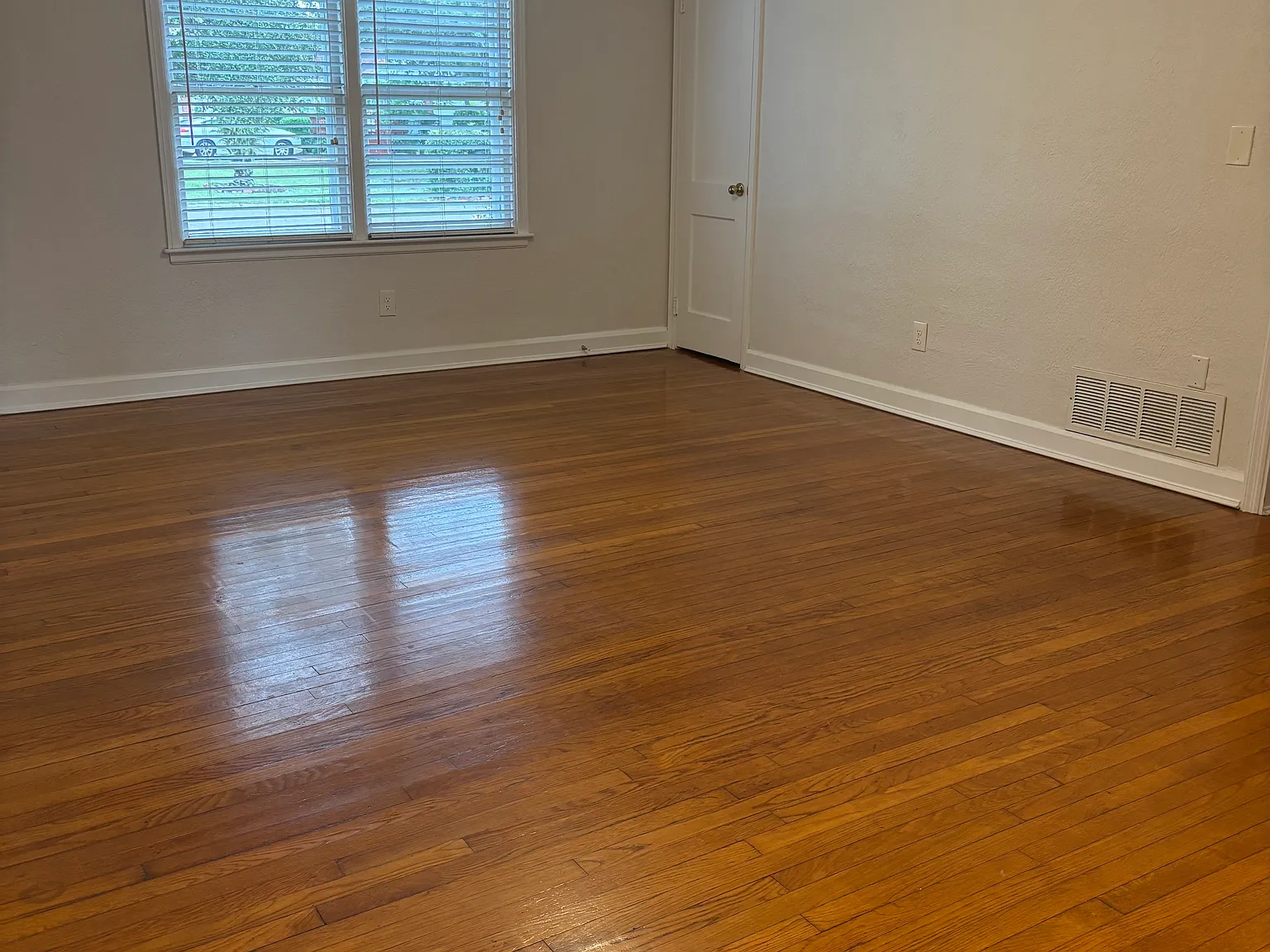 2 bed, 960 sqft, $1,850 — Photo 2