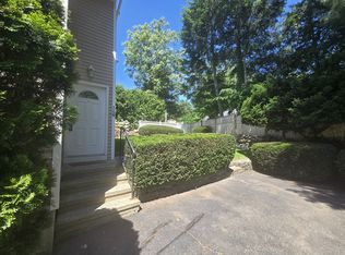 115 Parade Hill Rd #B, New Canaan, CT 06840