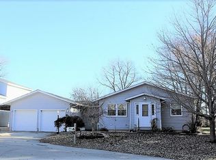 812 Dixon Ct, Sterling, IL 61081